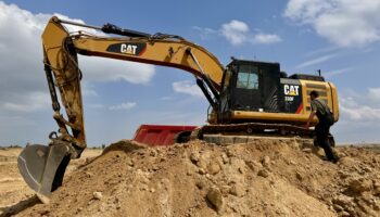 Usuwanie AdBlue w CAT 330FLN