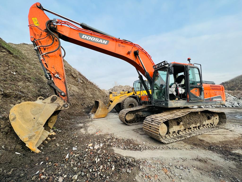 doosan dx255lc